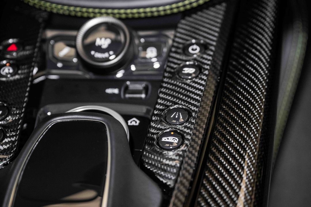 2024 Aston Martin DBX