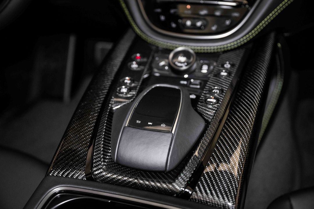 2024 Aston Martin DBX