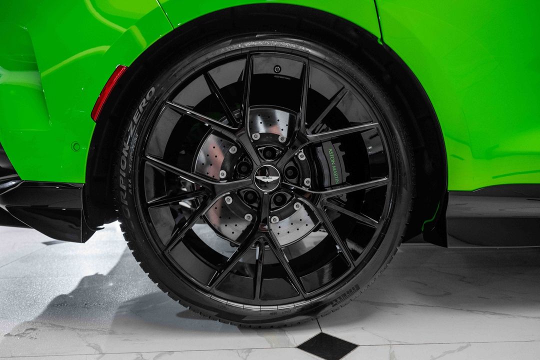2024 Aston Martin DBX