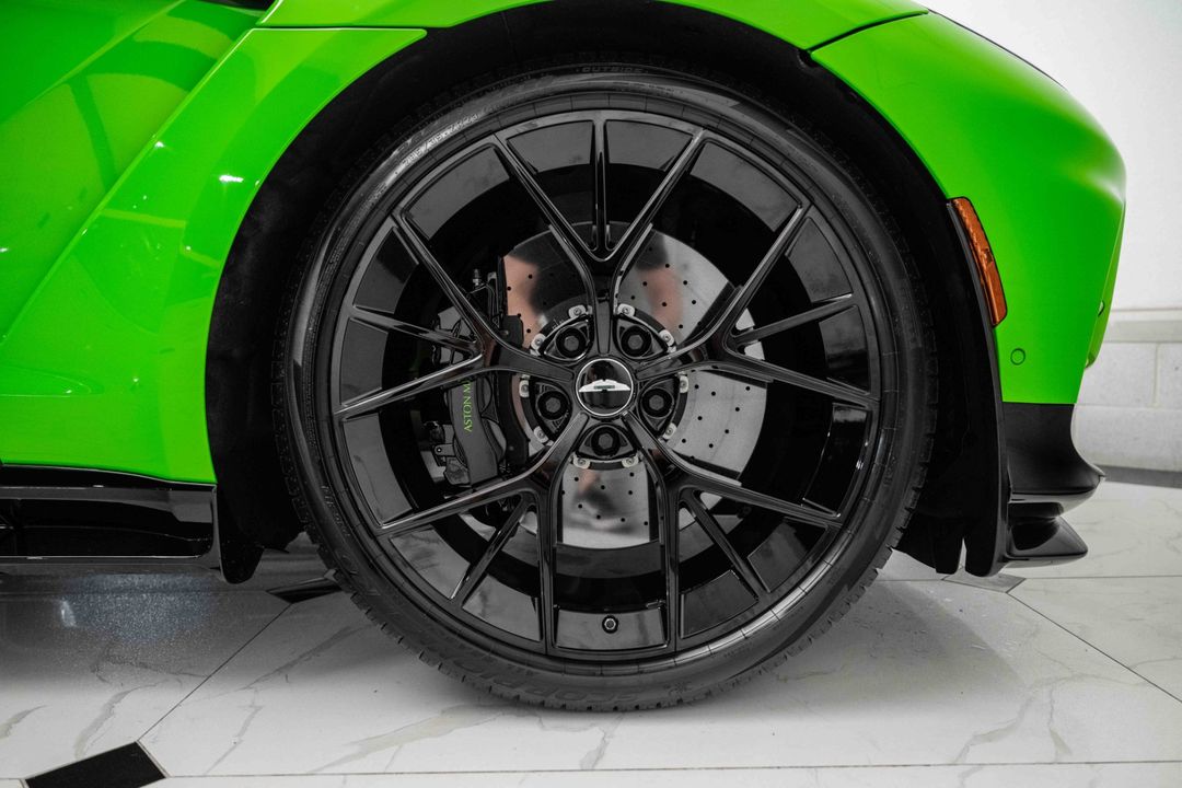 2024 Aston Martin DBX