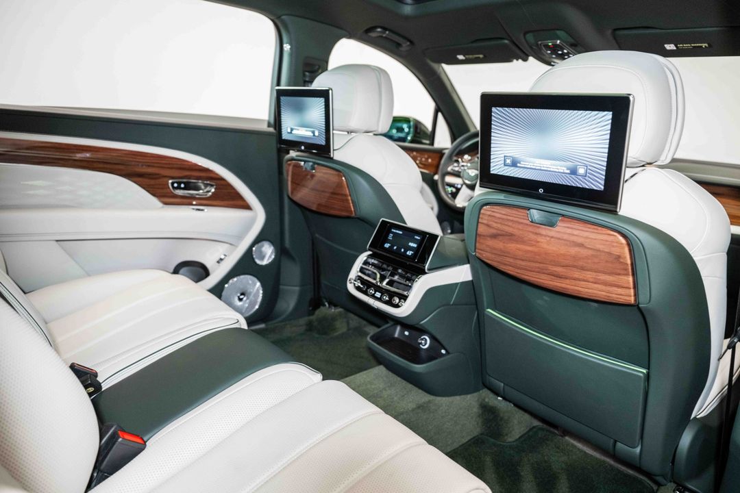 2023 Bentley Bentayga EWB