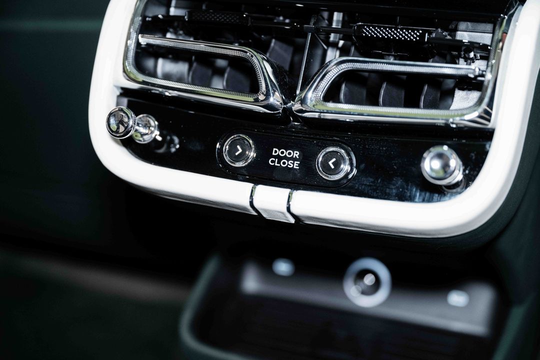 2023 Bentley Bentayga EWB