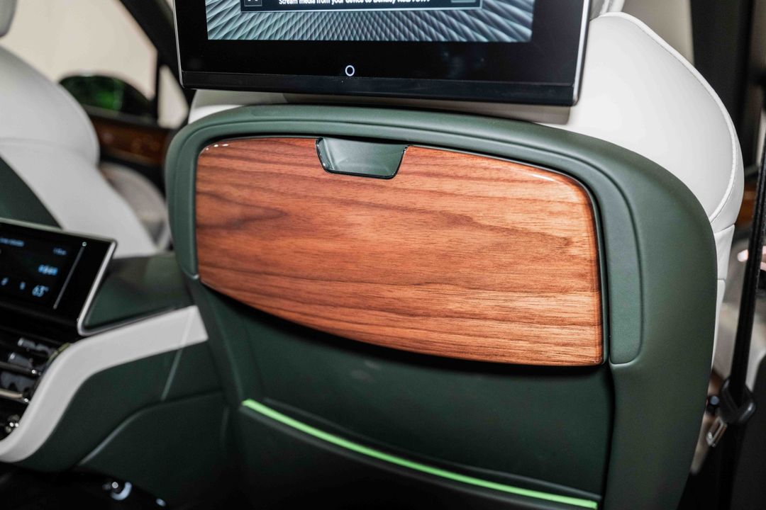 2023 Bentley Bentayga EWB
