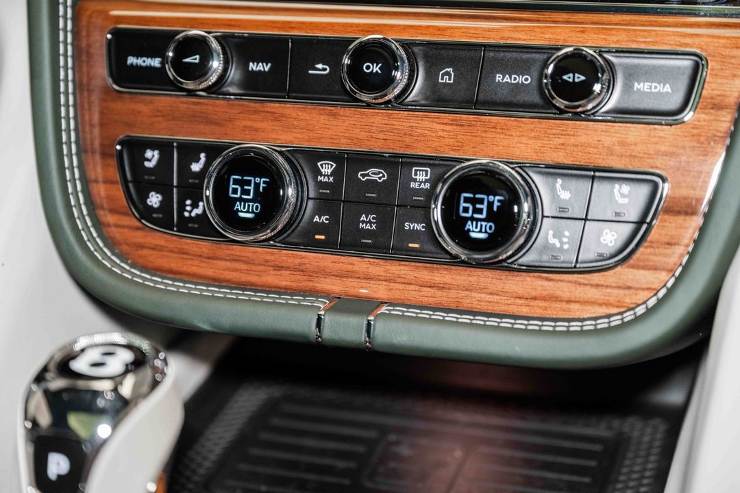 2023 Bentley Bentayga EWB