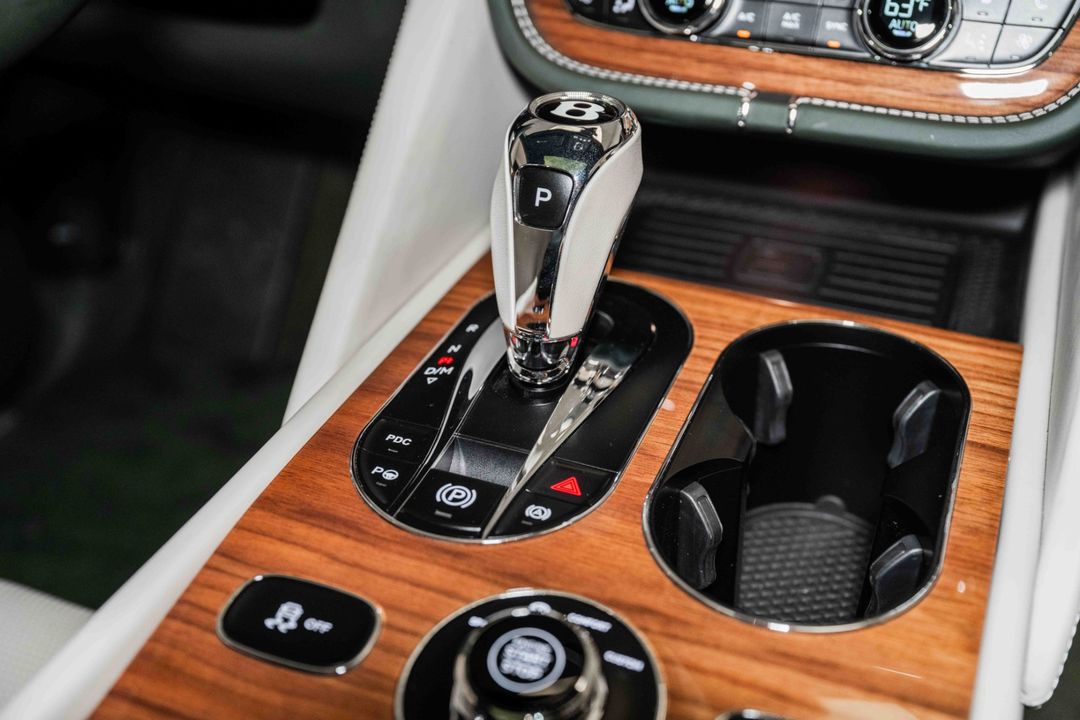 2023 Bentley Bentayga EWB