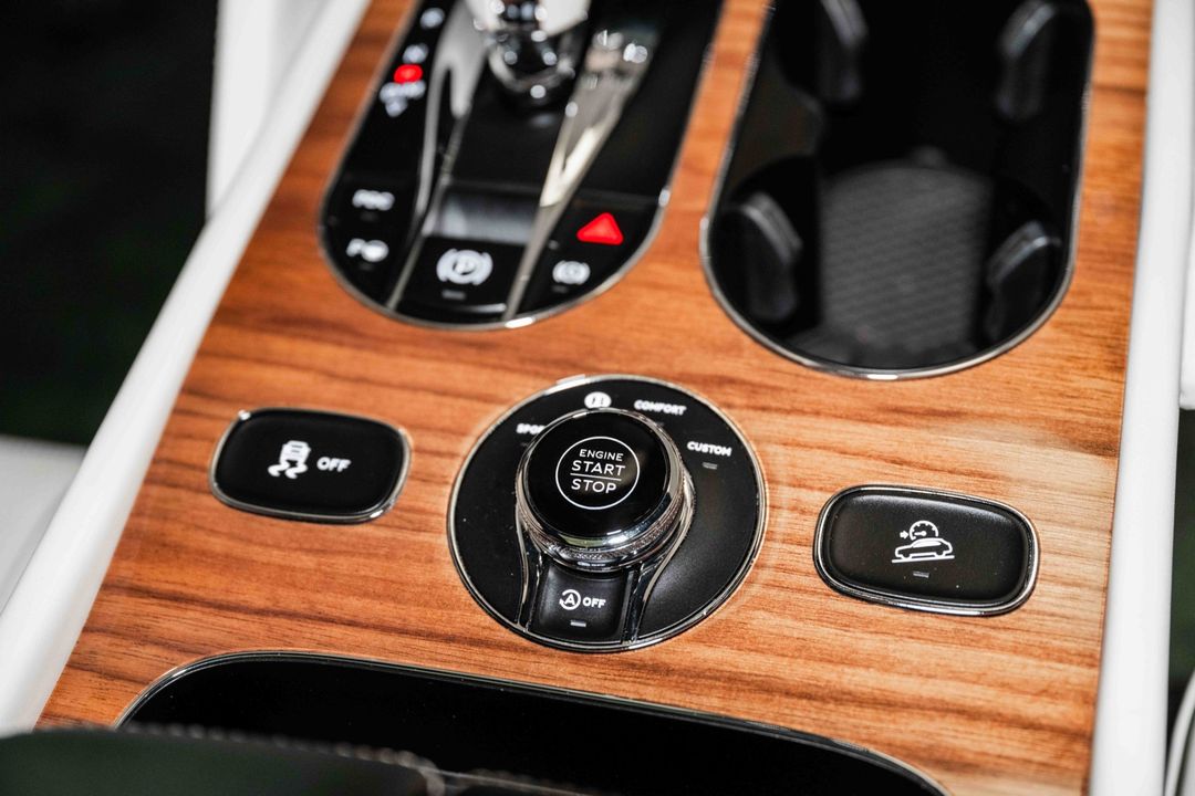 2023 Bentley Bentayga EWB
