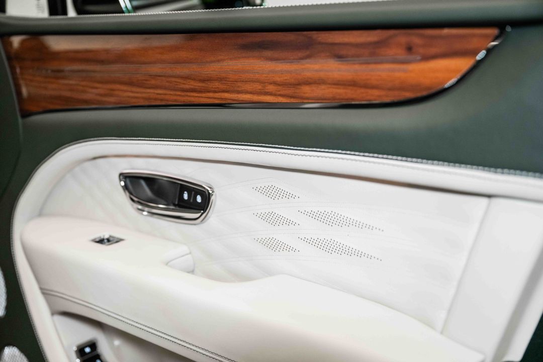 2023 Bentley Bentayga EWB