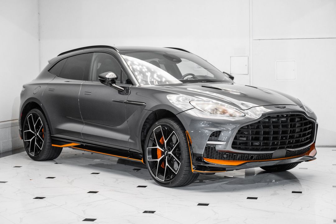 2025 Aston Martin DBX