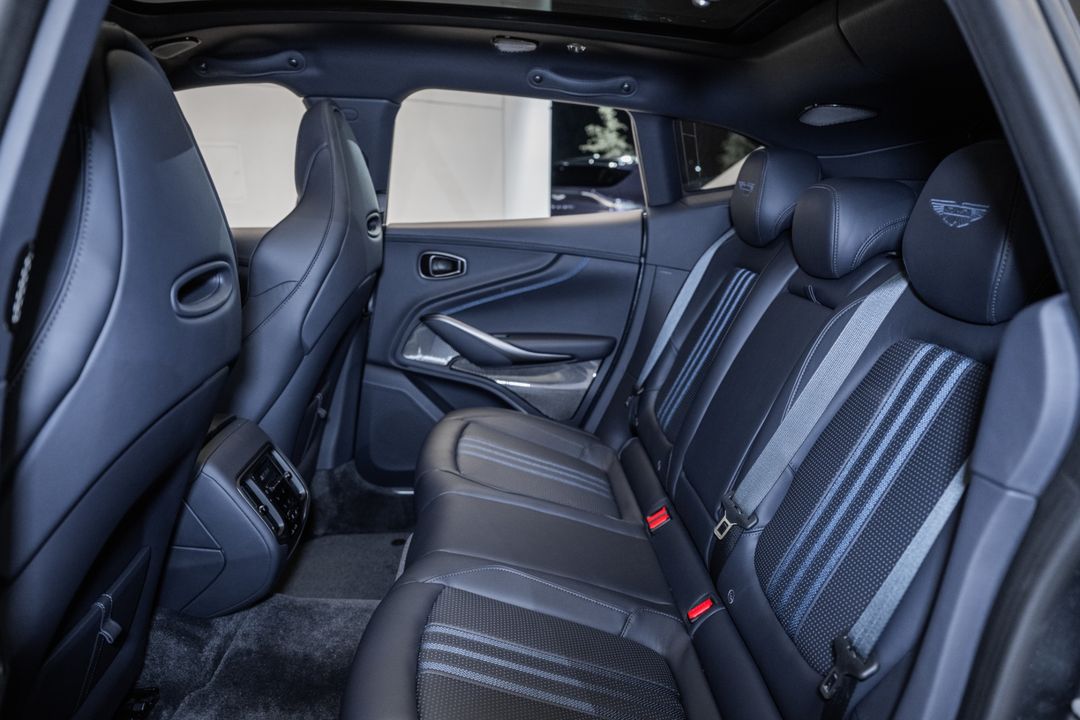 2025 Aston Martin DBX