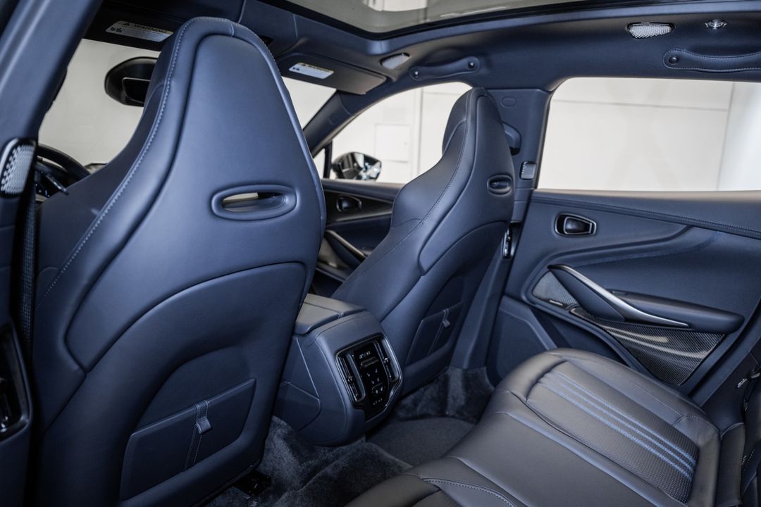 2025 Aston Martin DBX