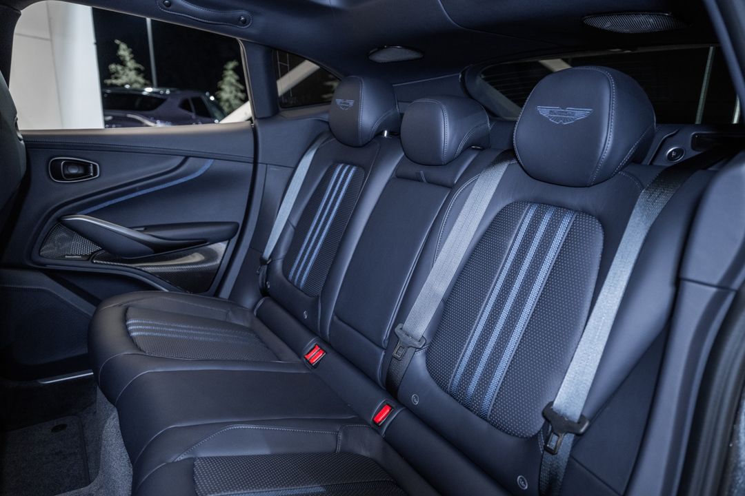 2025 Aston Martin DBX