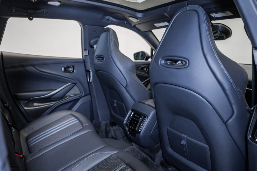 2025 Aston Martin DBX