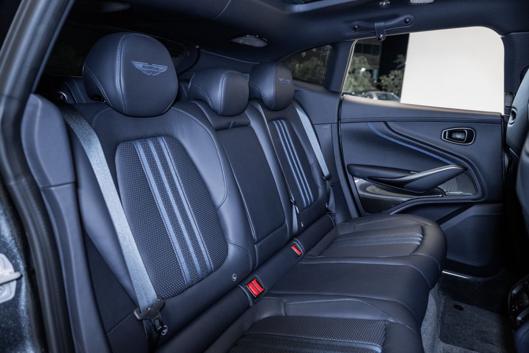 2025 Aston Martin DBX