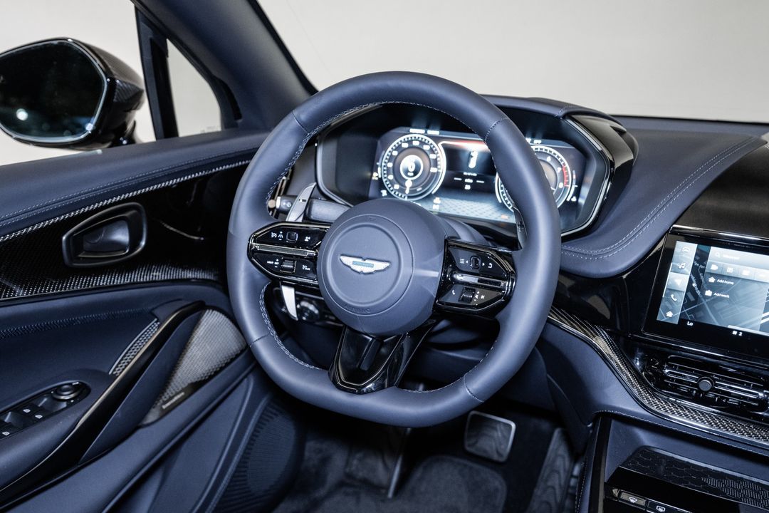 2025 Aston Martin DBX