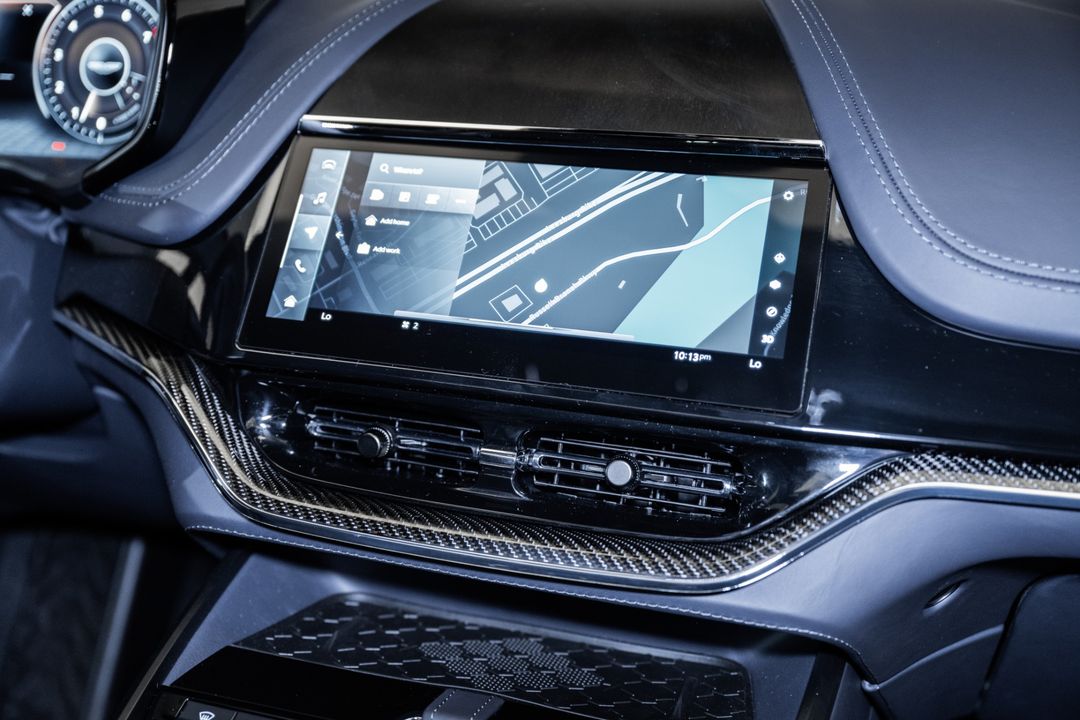 2025 Aston Martin DBX