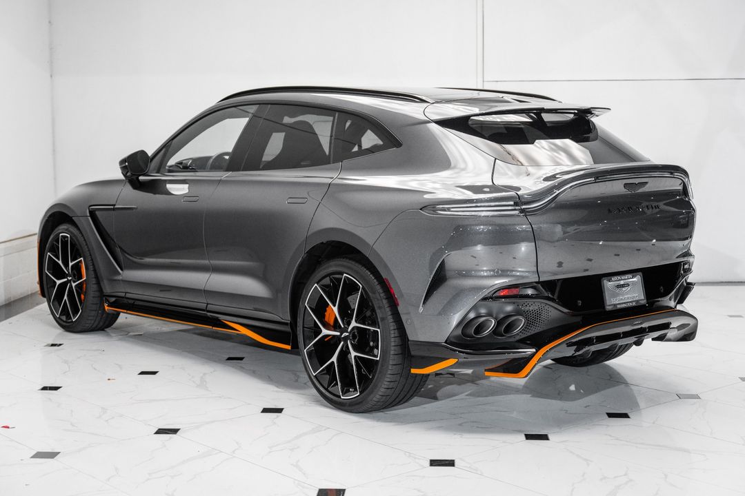 2025 Aston Martin DBX