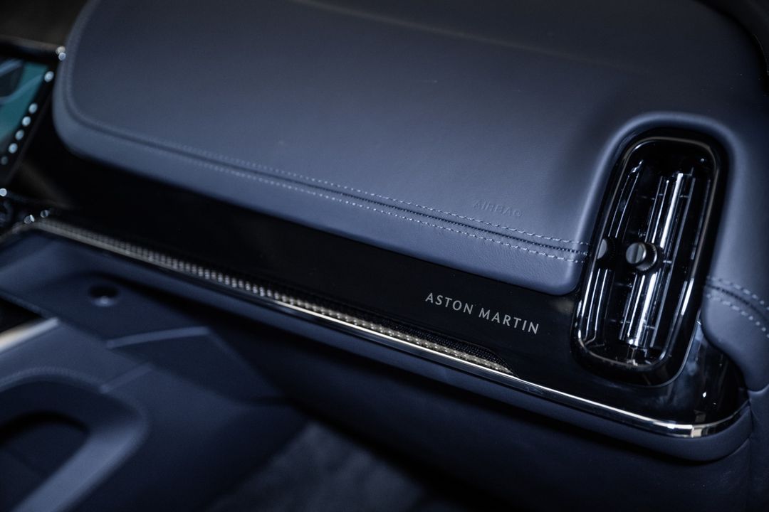 2025 Aston Martin DBX