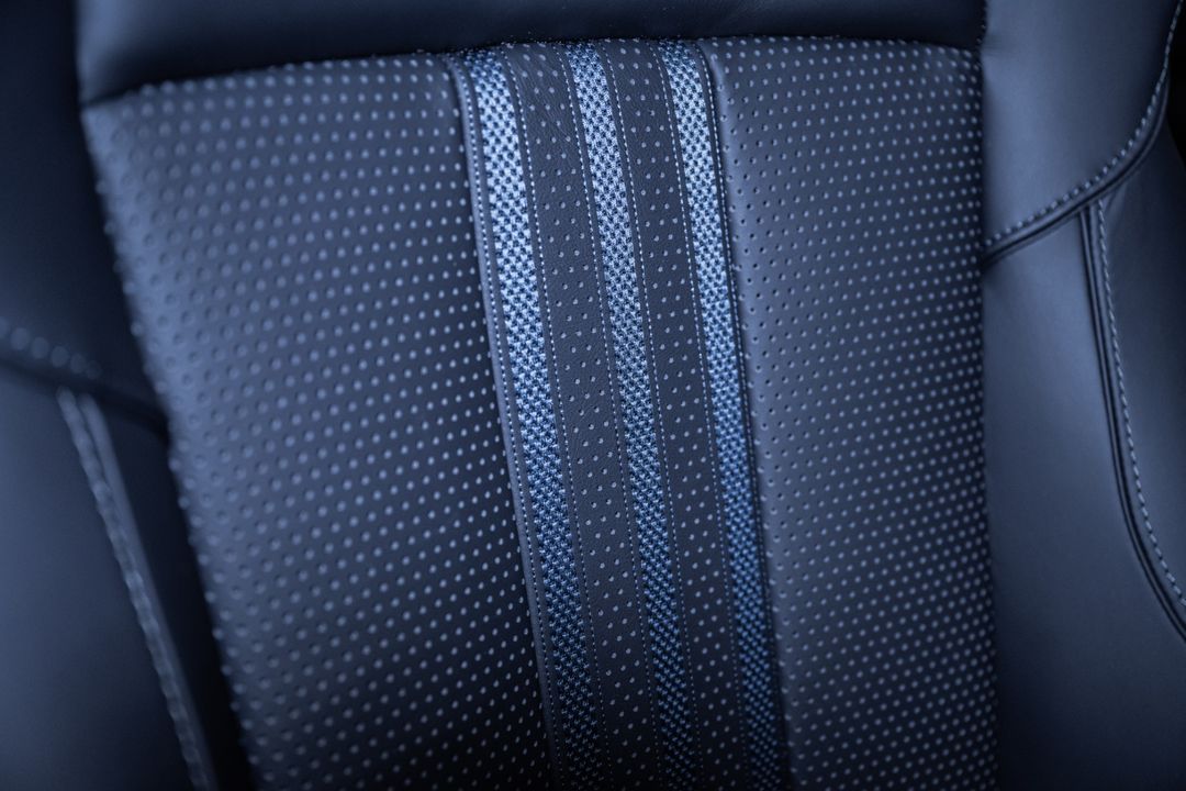 2025 Aston Martin DBX