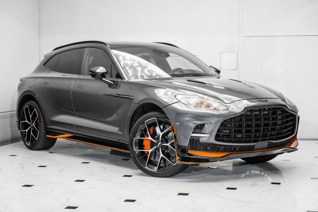 2025 Aston Martin DBX