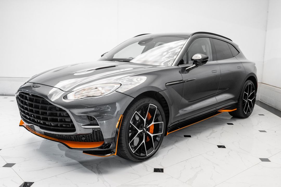 2025 Aston Martin DBX