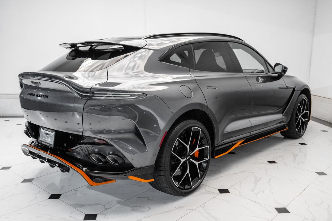2025 Aston Martin DBX