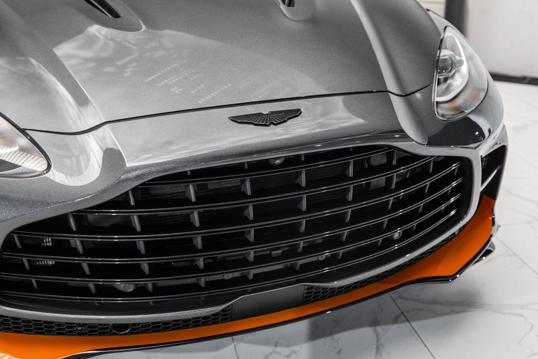 2025 Aston Martin DBX