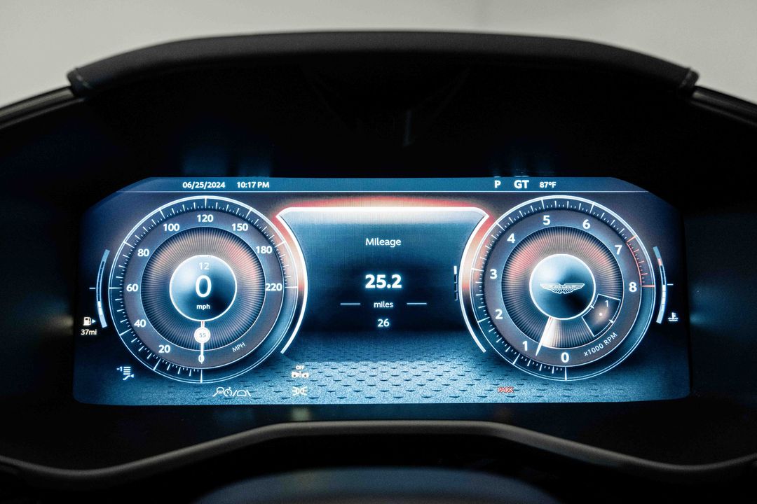 2025 Aston Martin DBX