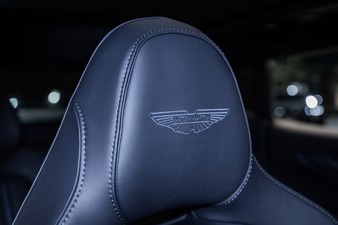 2025 Aston Martin DBX