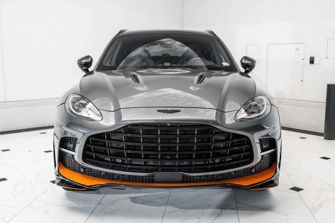 2025 Aston Martin DBX