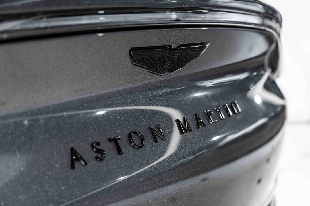 2025 Aston Martin DBX