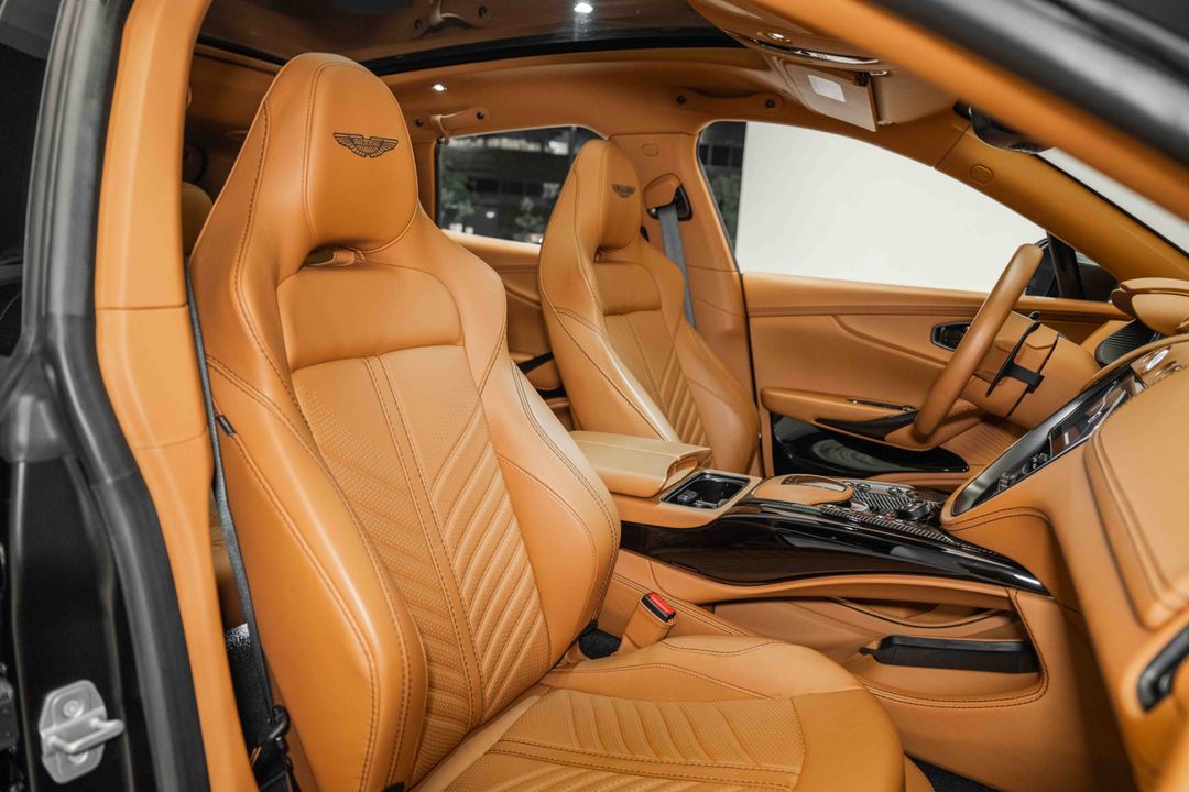 2023 Aston Martin DBX