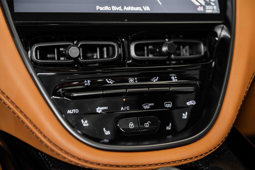 2023 Aston Martin DBX