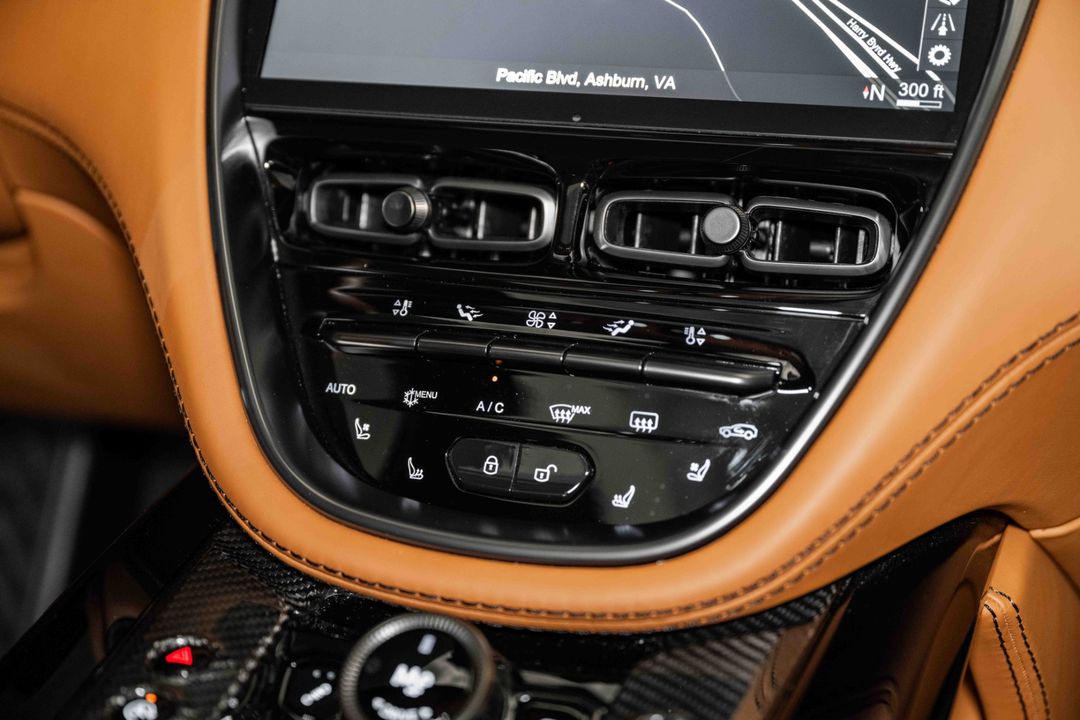 2023 Aston Martin DBX