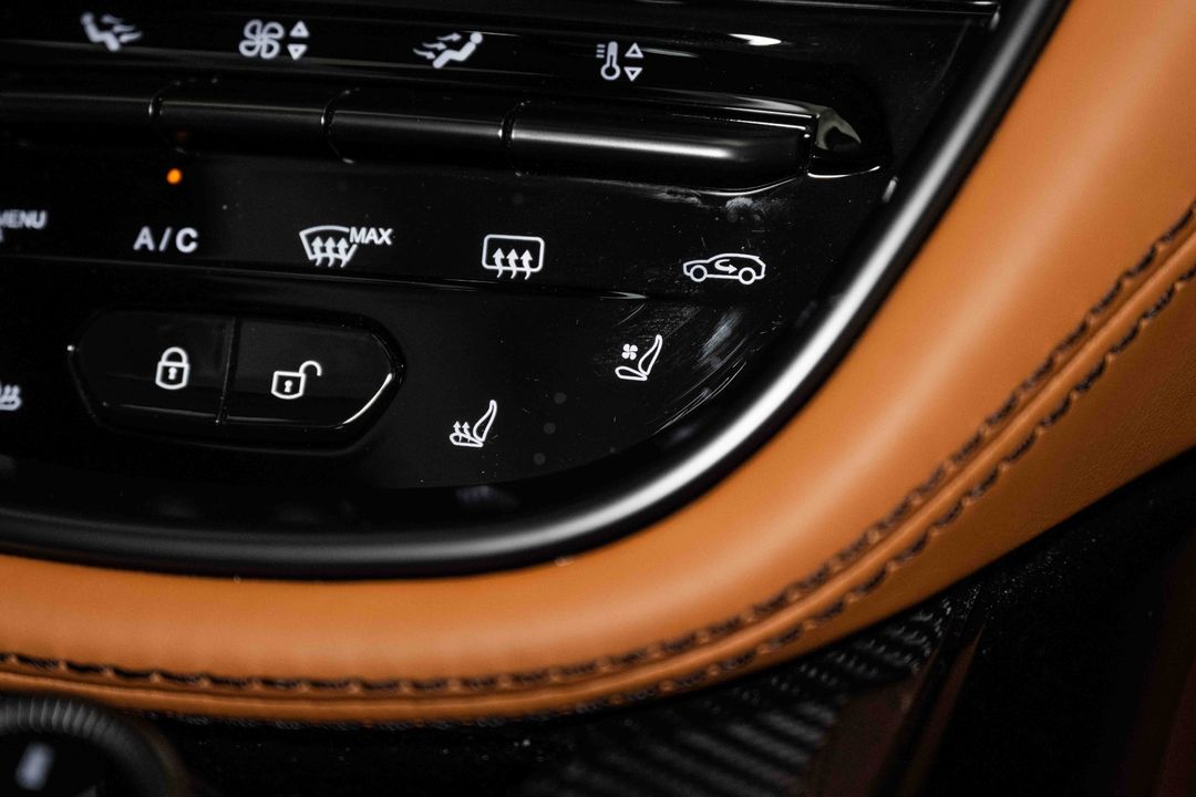 2023 Aston Martin DBX
