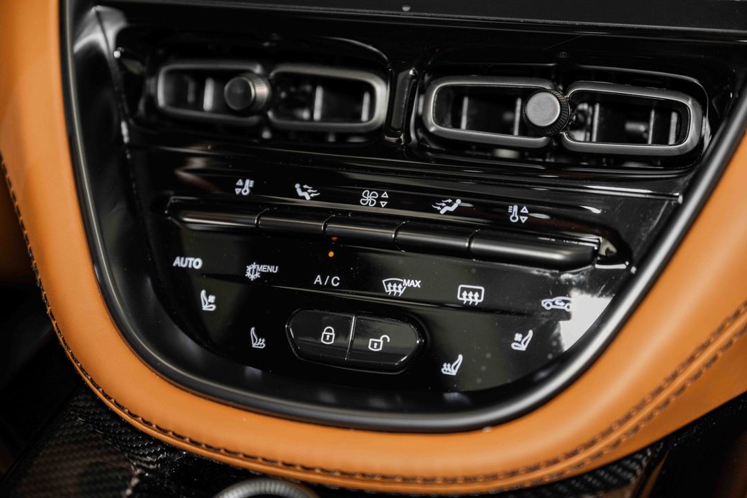 2023 Aston Martin DBX