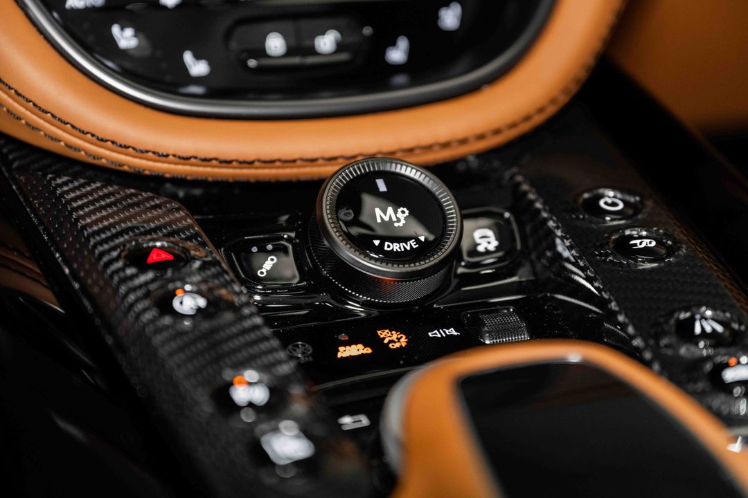 2023 Aston Martin DBX