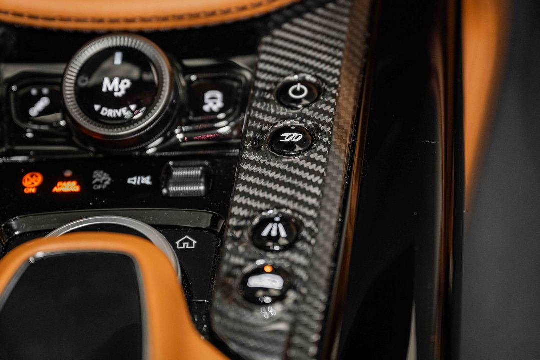 2023 Aston Martin DBX
