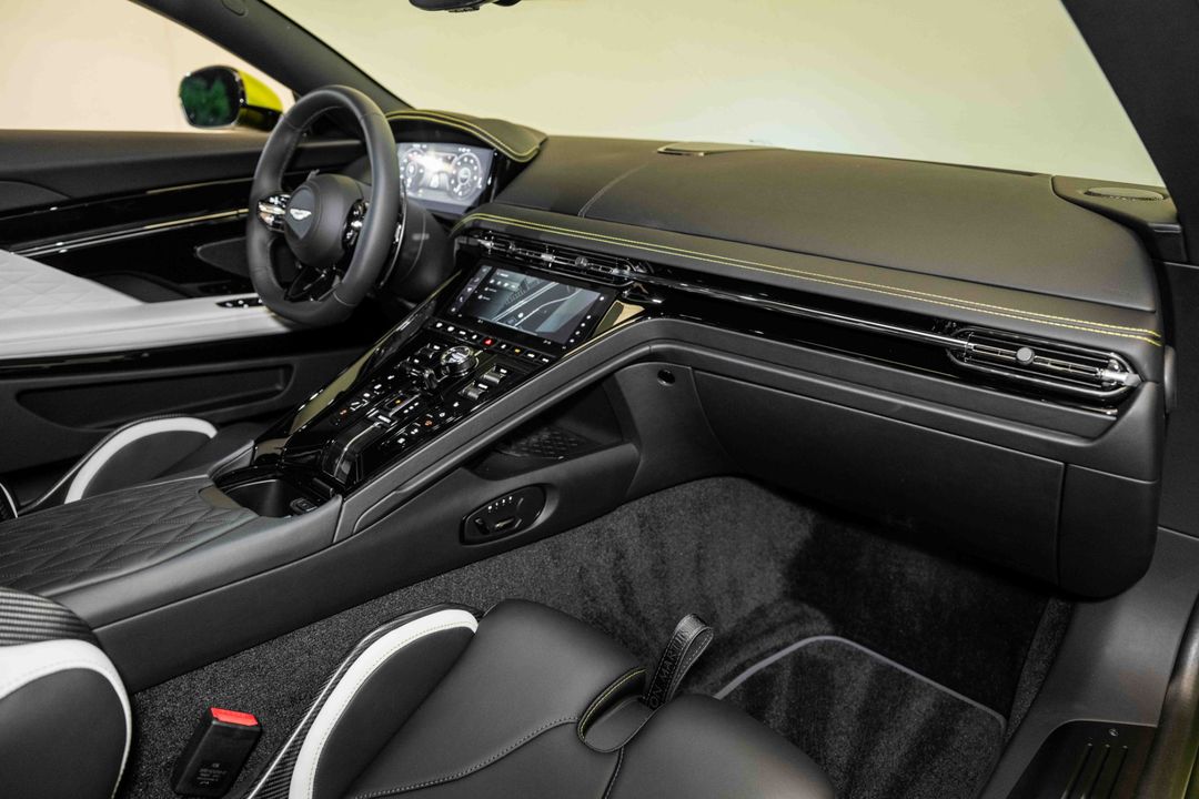 2025 Aston Martin DB12 COUPE