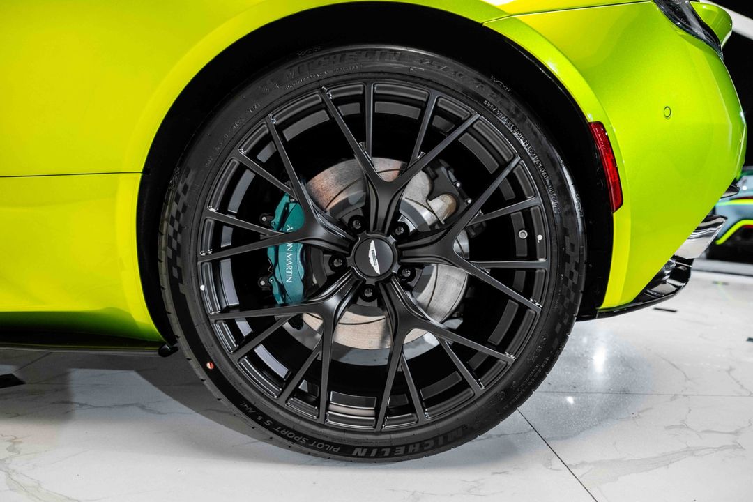 2025 Aston Martin DB12 COUPE