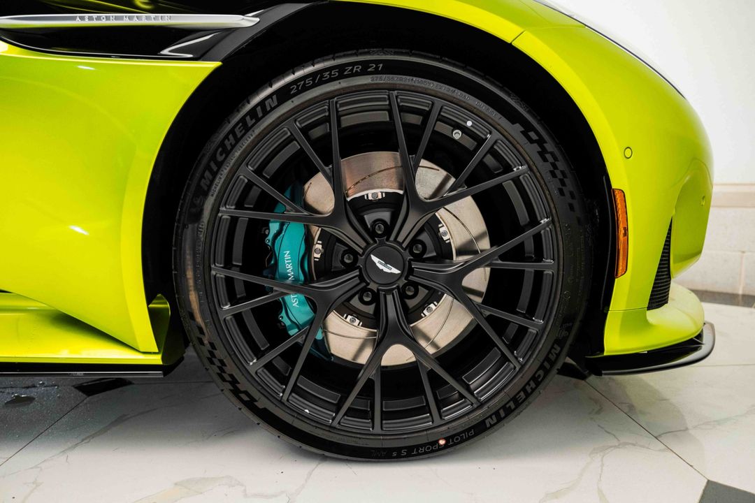 2025 Aston Martin DB12 COUPE