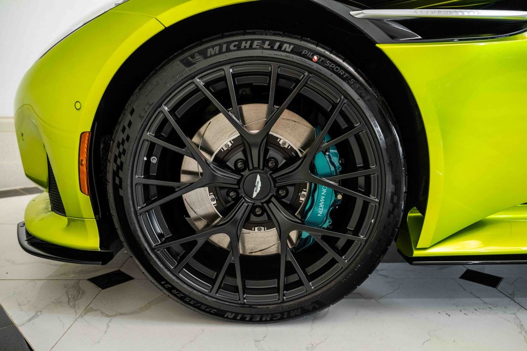 2025 Aston Martin DB12 COUPE