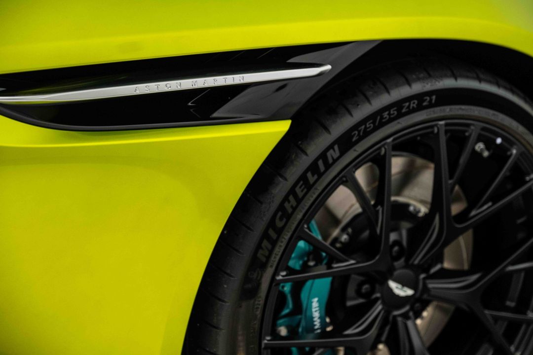 2025 Aston Martin DB12 COUPE