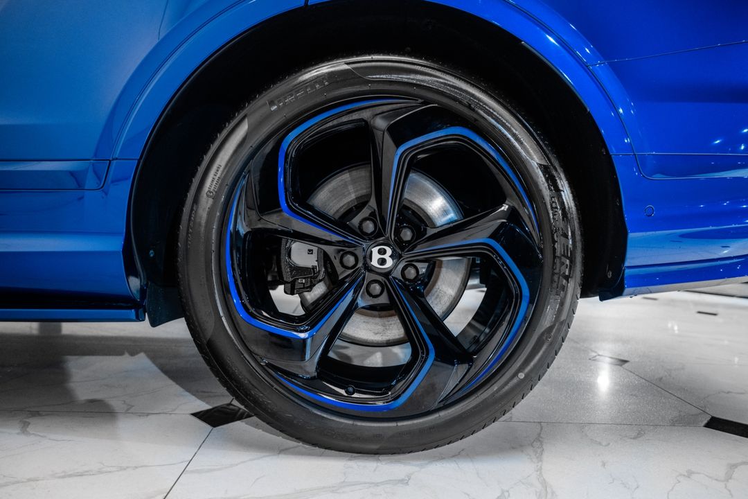 2025 Bentley BENTAYGA V8