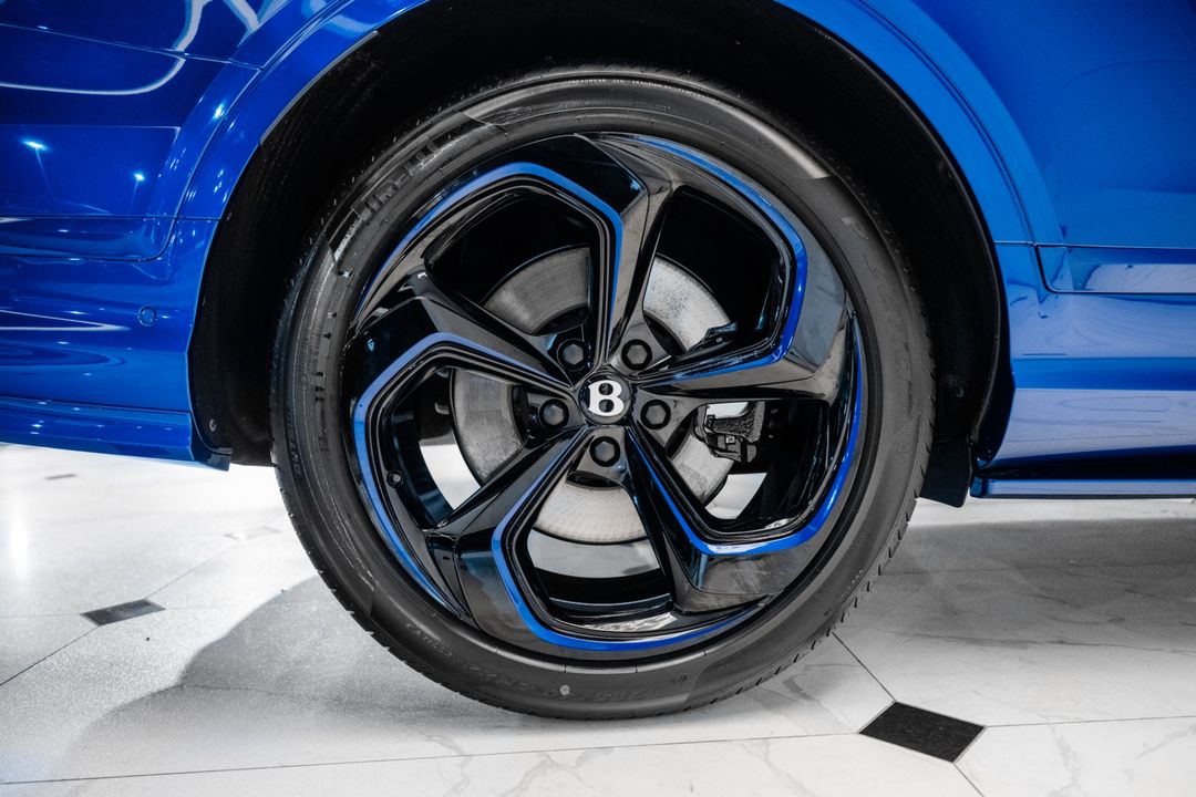 2025 Bentley BENTAYGA V8