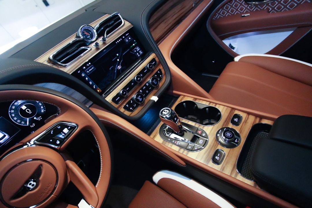 2025 Bentley BENTAYGA V8