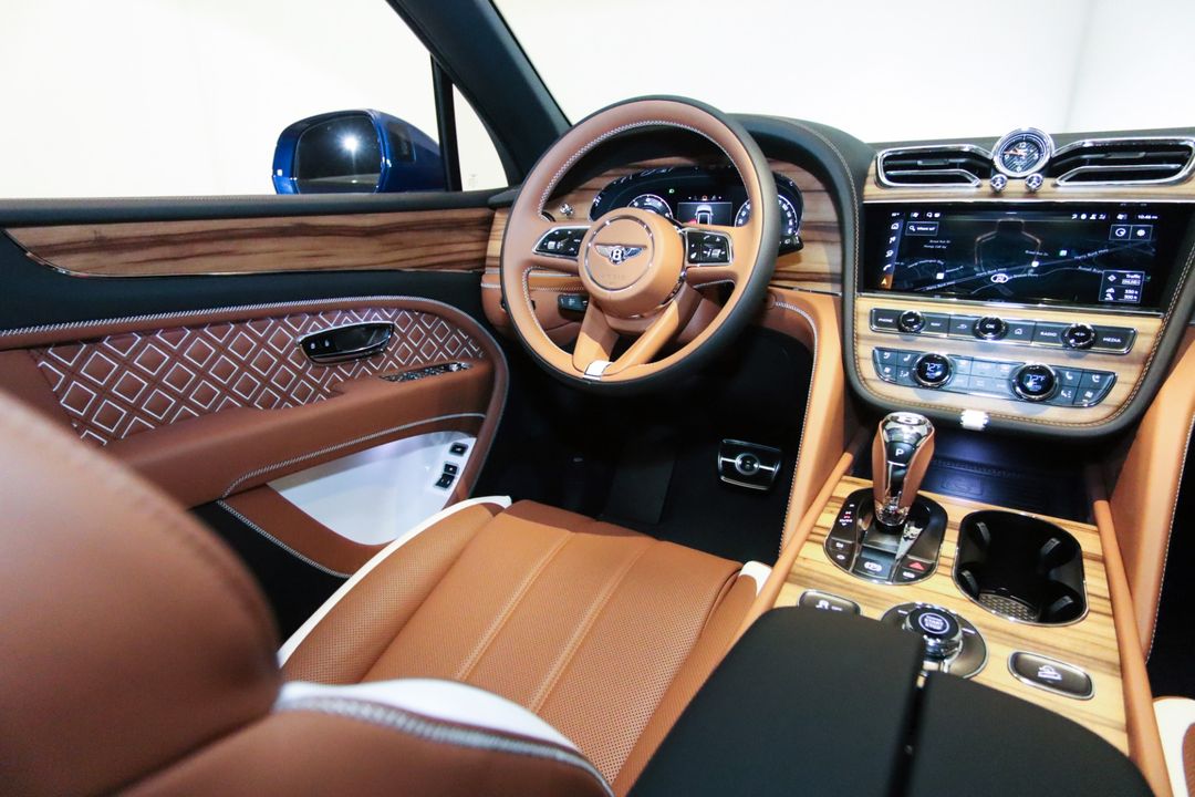 2025 Bentley BENTAYGA V8