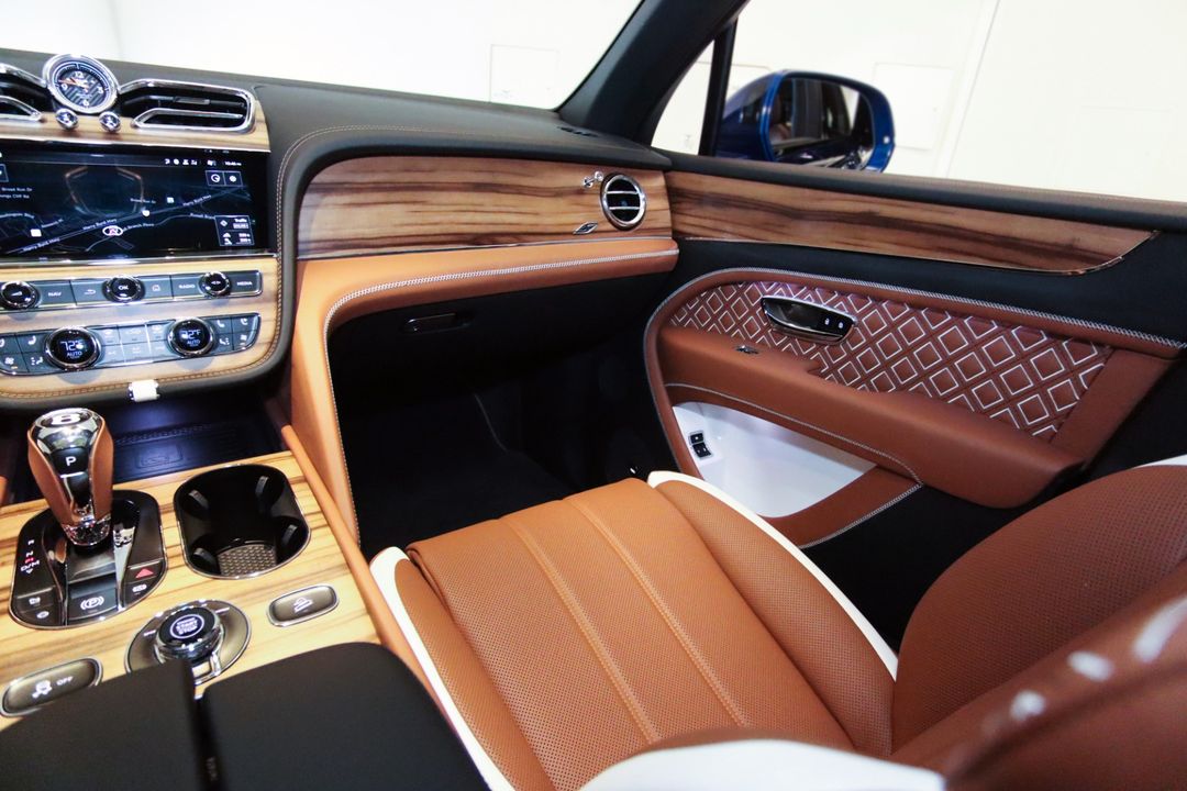 2025 Bentley BENTAYGA V8