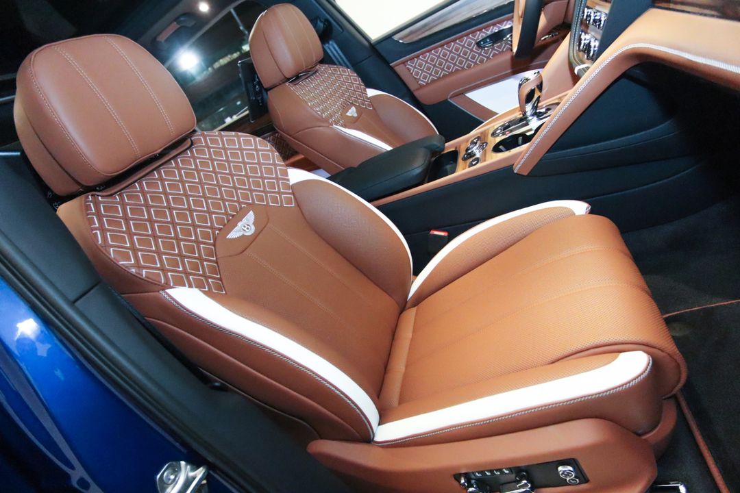 2025 Bentley BENTAYGA V8
