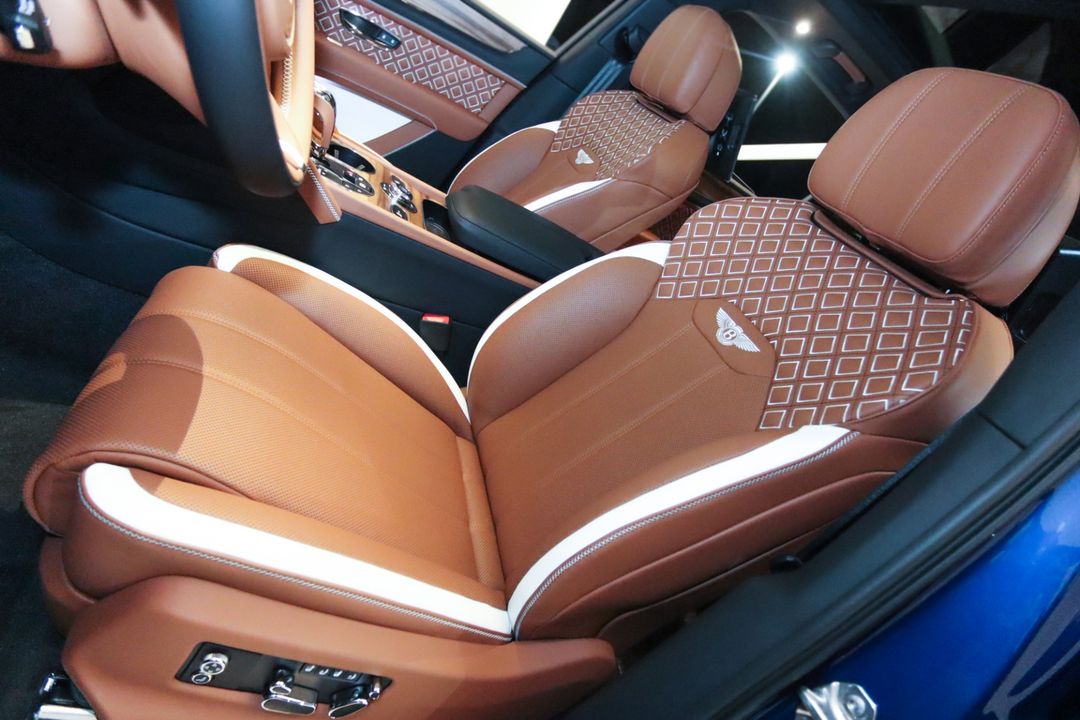 2025 Bentley BENTAYGA V8