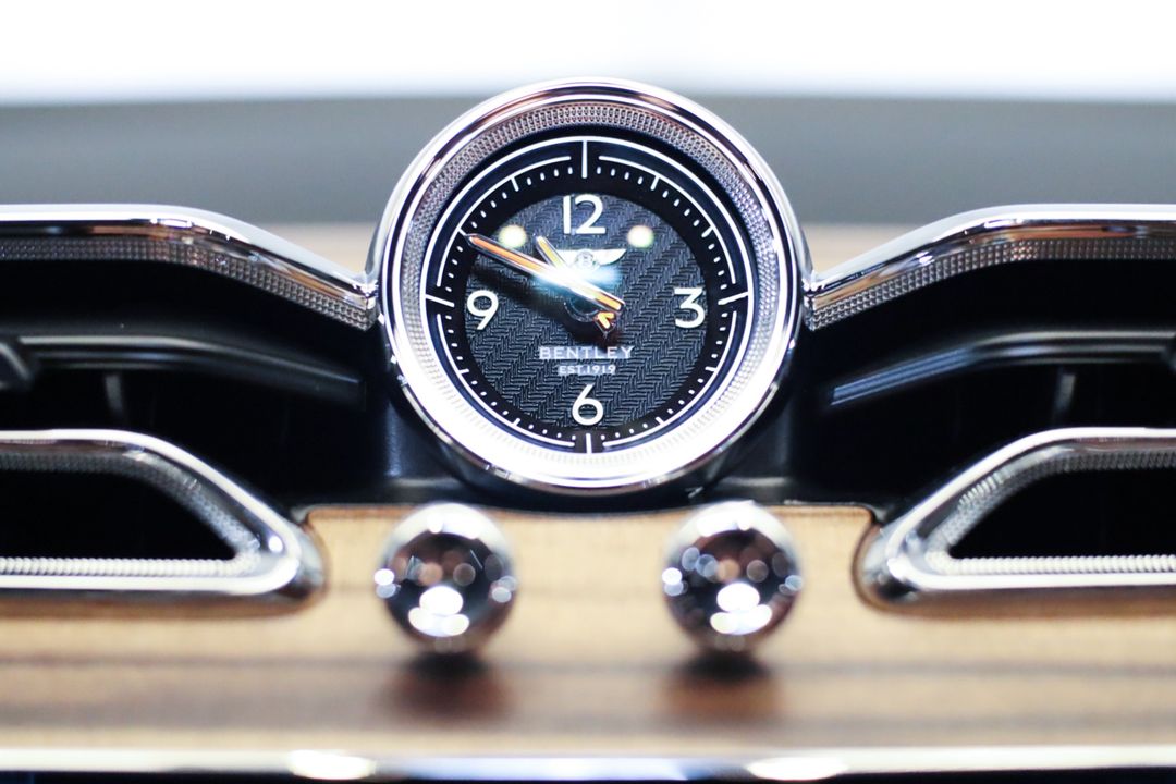 2025 Bentley BENTAYGA V8
